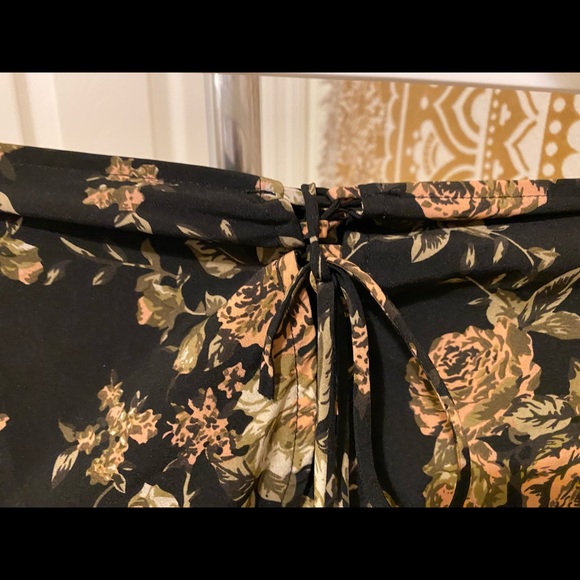 Lucy love, small, shorts - Picture 2 of 5